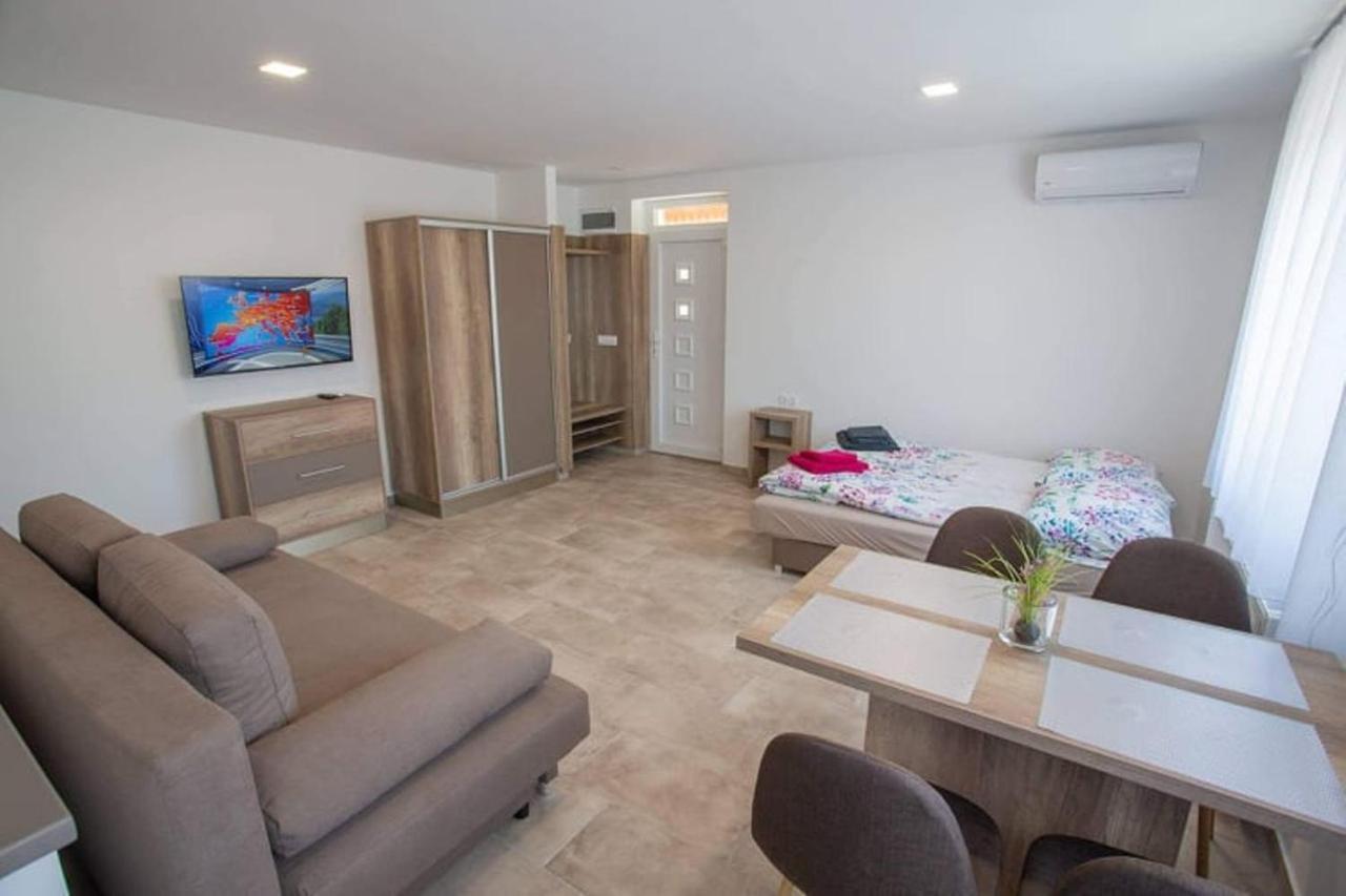 Mona Apartman Sárvár Kültér fotó